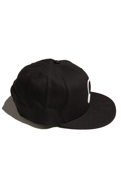 SOUNDOFF.HEADPHONES.SNAPBACK.WHITE.EMBROIDERY.ON.BLACK.
