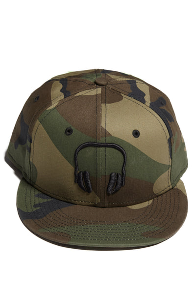 SOUNDOFF.HEADPHONES.SNAPBACK.BLACK.EMBROIDERY.ON.CAMO.