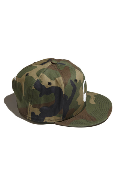 SOUNDOFF.HEADPHONES.SNAPBACK.WHITE.EMBROIDERY.ON.CAMO.