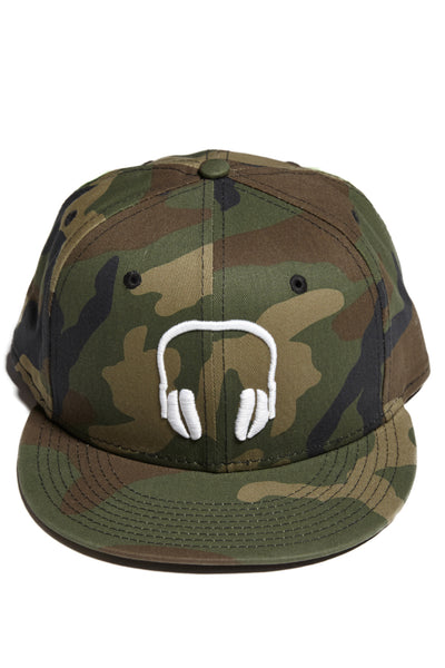 SOUNDOFF.HEADPHONES.SNAPBACK.WHITE.EMBROIDERY.ON.CAMO.