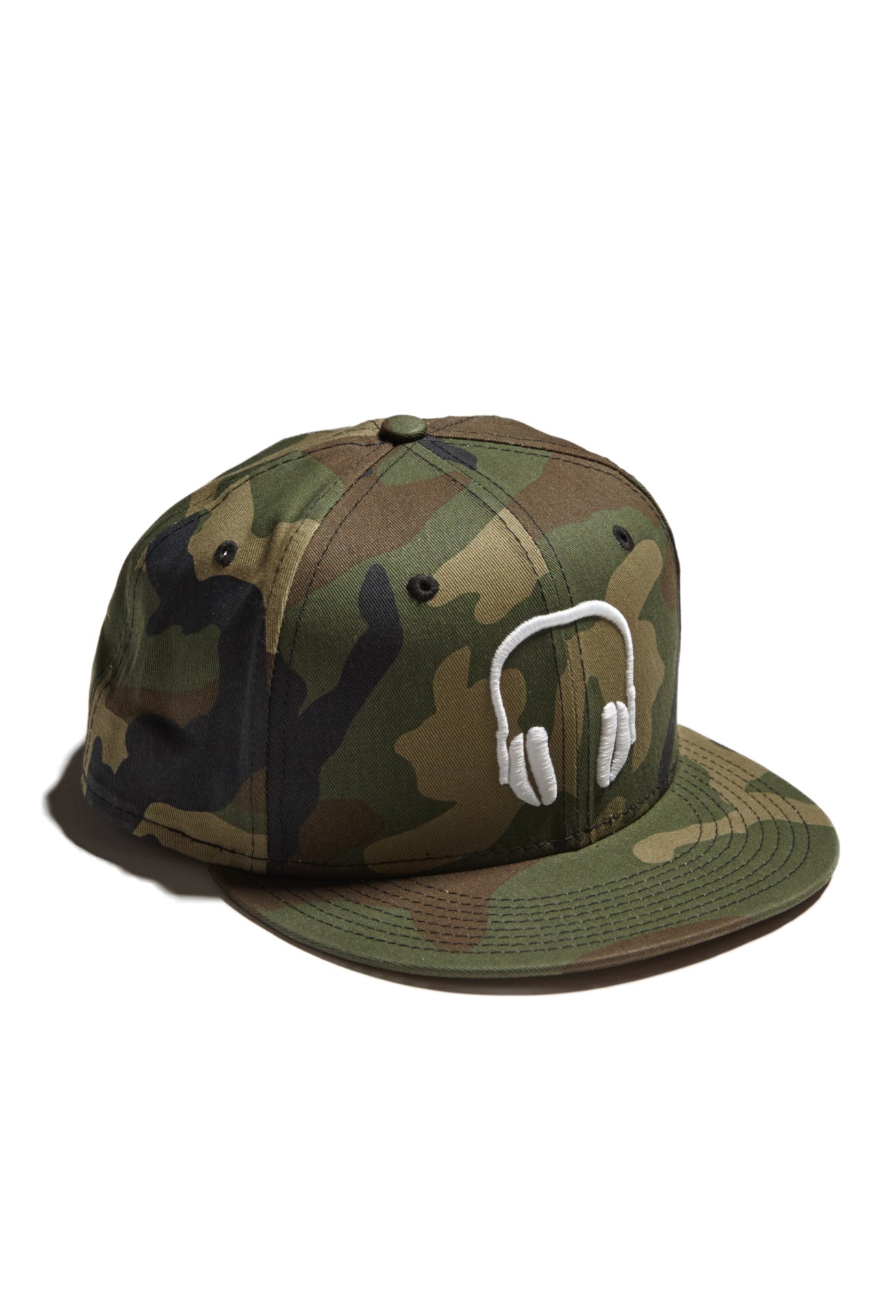 SOUNDOFF.HEADPHONES.SNAPBACK.WHITE.EMBROIDERY.ON.CAMO.